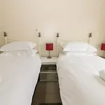 Arbour Retreat פילי